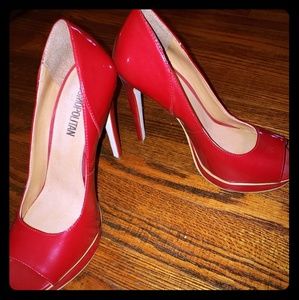 Cosmopolitan red peak toe pumps